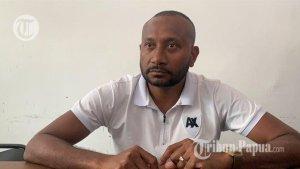 Manager-Persipura-Jayapura-Yan-Mandenas.jpg