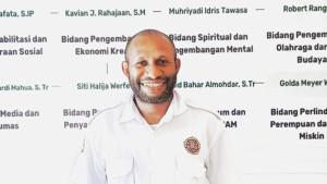 Marsel-Waryensi-saat-ditemui-di-Sekretariat-Karang-Taruna-Kabupaten-Kaimana.jpg