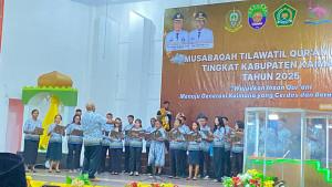 Paduan-Suara-Gerejawi-tampil-saat-pembukaan-MTQ-IV-Kaimana.jpg
