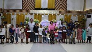 Paulus-Waterpauw-ketika-menghadiri-syukuran-bersama-anak-anak-di-GPDP-Logos-Sanggeng.jpg