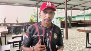 Pelatih-Tinju-Boxing-Club-STTB-Johan-Simaela.jpg