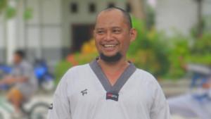 Pelatih-Utama-Tim-Taekwondo-Kabupaten-Kaimana-Papua-Barat-Saleh-Buton.jpg
