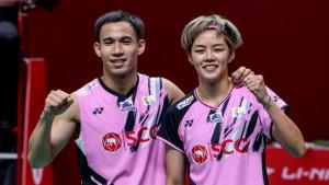 Pemain-badminton-ganda-campuran-Thailand-Dechapol-PuavaranukrohSapsiree-Taerattanachai-kh.jpg