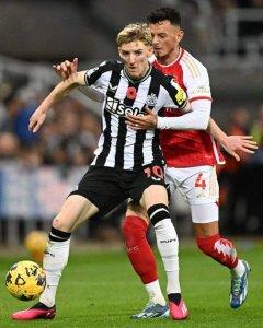 Pemain-newcastle-dan-Arsenal.jpg
