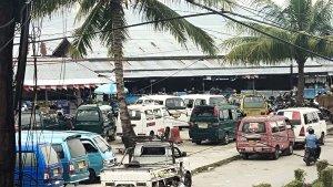 Potret-terminal-sementara-kelapa-II-yang-menampung-sejumlah-angkutan-umum.jpg