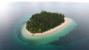 papuabarat/Pulau-Um-di-Kampung-Malamkarta.jpg