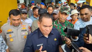 Samaun-Dahlan-di-Pasar-Rakyat-Thumburuni.jpg