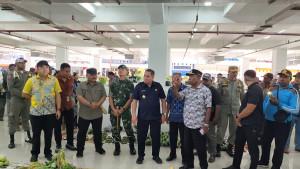 Samaun-Dahlan-saat-pertama-kali-meninjau-Pasar-Rakyat-Thumburuni.jpg