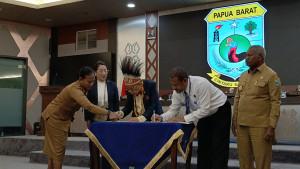 Tanda-tangan-MoU-antara-Delegasi-Tiongkok-dan-Universitas-Papua.jpg