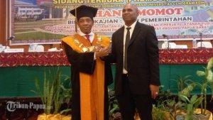 Universitas-Cenderawasih-menggelar-sidang-terbuka-promosi-doktor-bagi-Yohanis-Momot.jpg