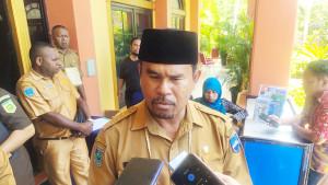 Yan-Ayomi-saat-memberikan-keterangan-kepada-wartawan-di-Aston-Niu-Hotel.jpg