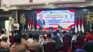 Yan-Permenas-Mandenas-dalam-dialog-di-ruang-Sasana-Karya.jpg