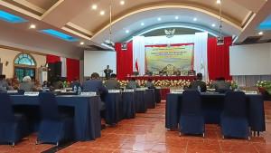 Ye-Salim-Alhamid-menyampaikan-pendapat-akhir-fraksi-pada-rapat-paripurna.jpg