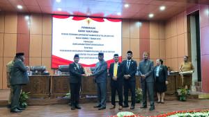 Yohanis-Manibuy-dalam-Rapat-Paripurna-DPRK-Teluk-Bintuni.jpg