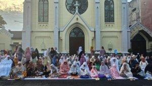 alaman-Gereja-Kayutangan-Kota-Malang-dipakai-salat-Idulfitri.jpg