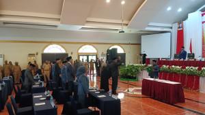 anggota-DPR-Papua-Barat-Pengganti-Antar-Waktu-Louis-Nelson.jpg