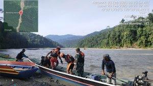 excavator-mesin-pengeruk-jatuh-ke-Bendungan-Wariori.jpg