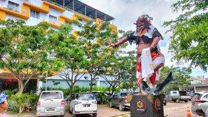 manajemen-Vega-hotel-Sorong-Papua-Barat-Daya-memasang-ogoh-ogoh.jpg