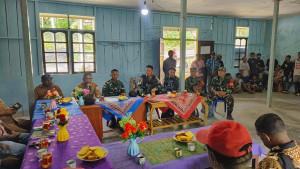 pengamanan-ketat-pemilihan-kepala-Kampung-Mananmur-di-Distrik-Kayauni.jpg