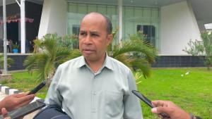 sekda-kaimana-DR-Wakum.jpg