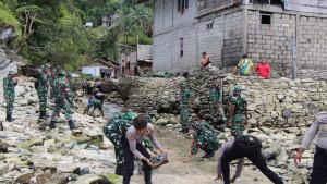sinergi-tni-polri-di-kampung-kotam.jpg