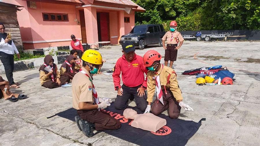 Basarnas-Fakfak-sedang-mengajarkan-teknik-penyelamatan-dasar-terhadap-manusia.jpg