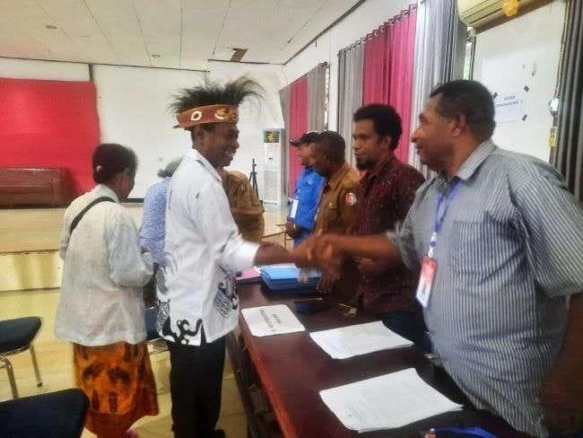 Demianus Tuturop Penuhi Syarat Calon DPRK Fakfak Papua Barat Jalur Otsus Periode 2024-2029
