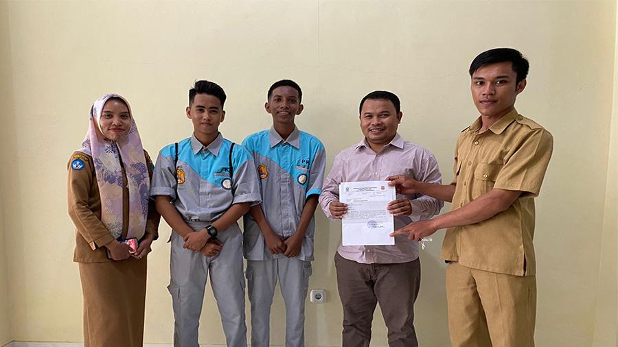 Dua-siswa-SMK-Negeri-2-Manokwari-Muhammad-Erwin-dan-Rifai.jpg