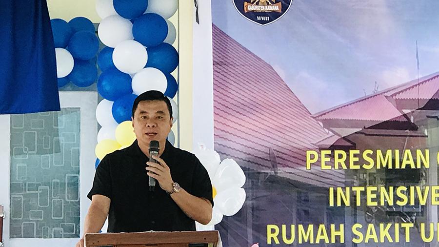 Freddy-Thie-saat-memberikan-sambutan-pada-peresmian-ruang-ICU-RSUD-Kaimana.jpg