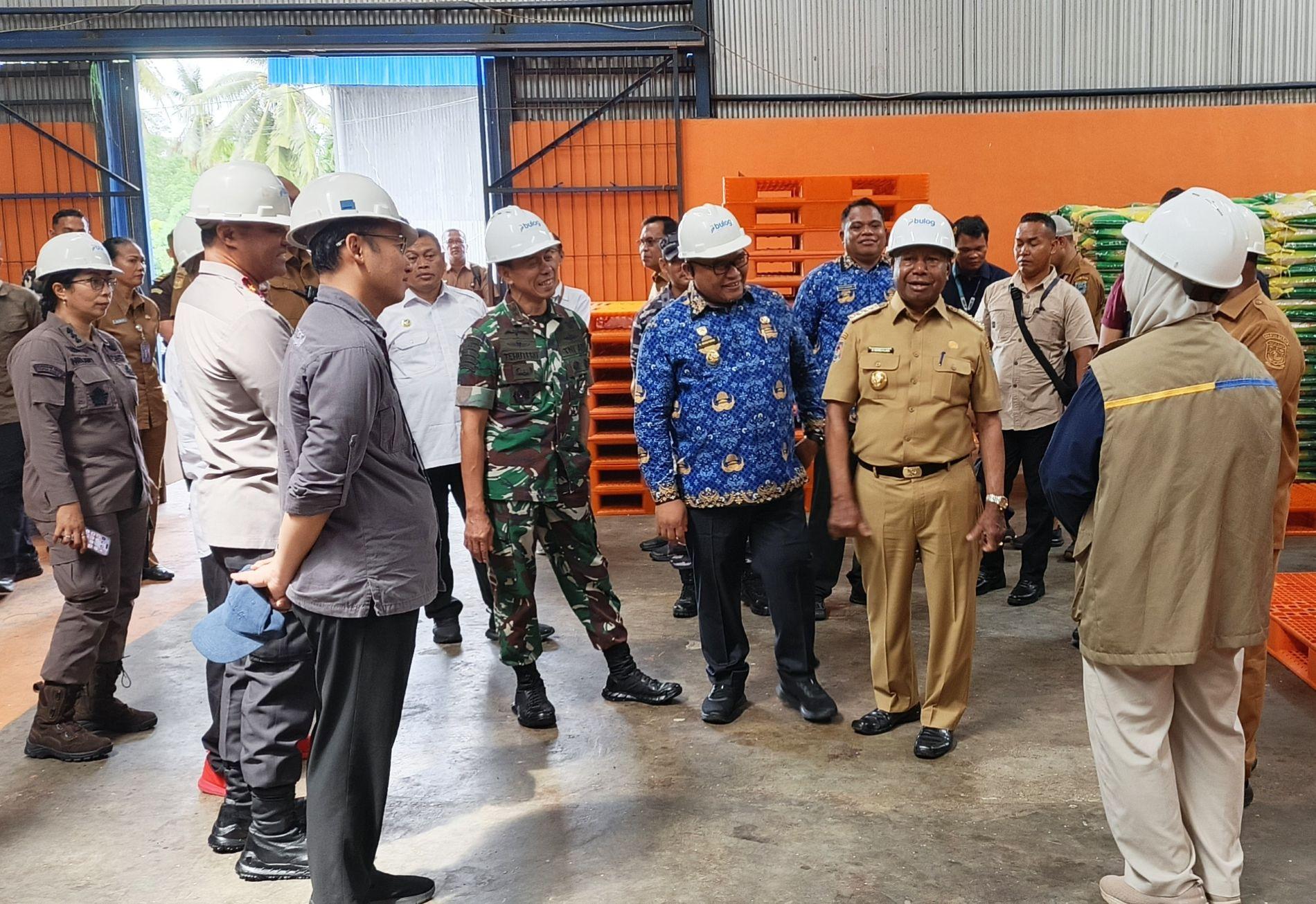 Bahan Pokok Stabil, Dominggus Mandacan Ajak Masyarakat Rayakan Lebaran dengan Damai