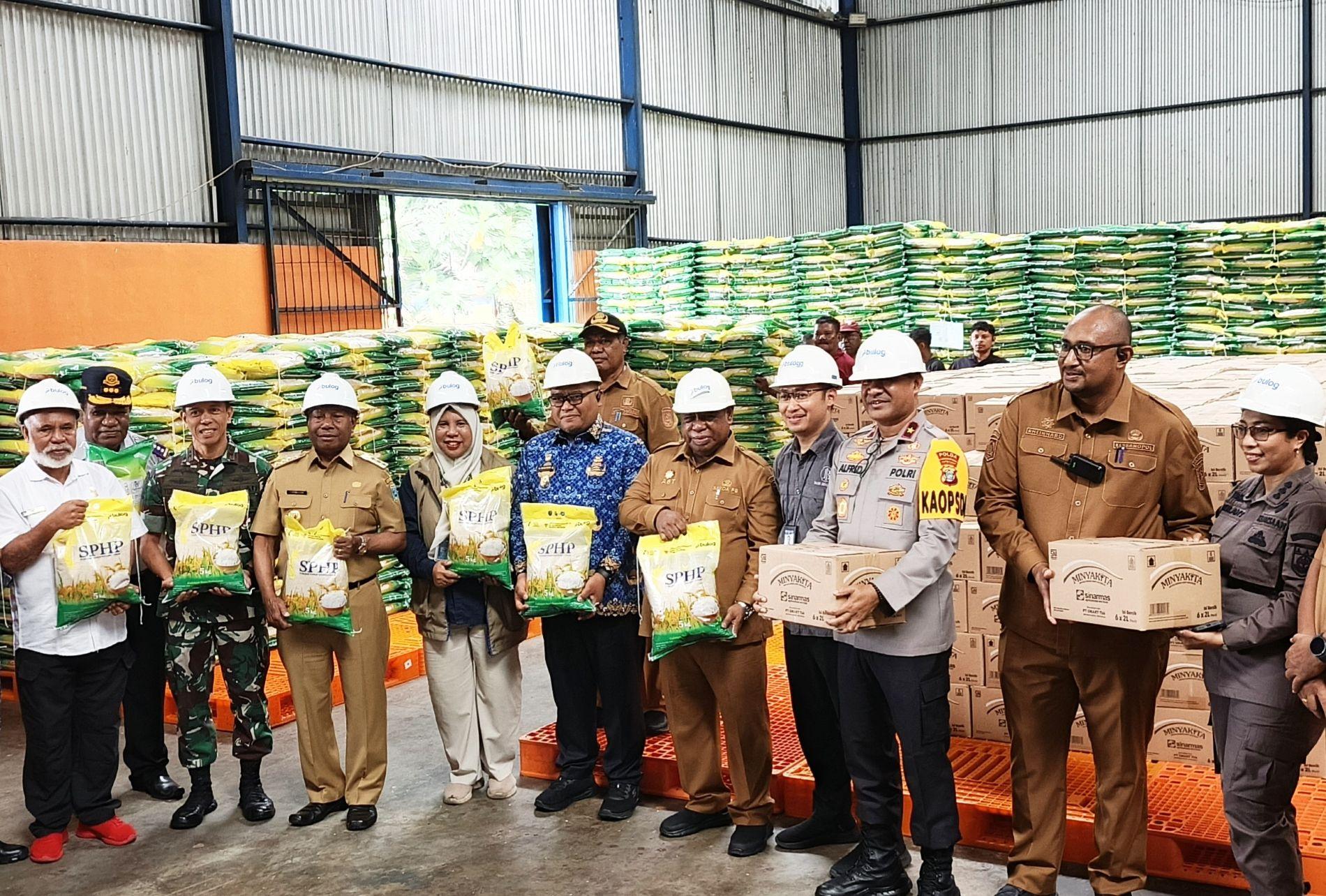 Pemerintah Papua Barat Sidak Gudang Bulog Manokwari, Stok Pangan Aman hingga Idulfitri