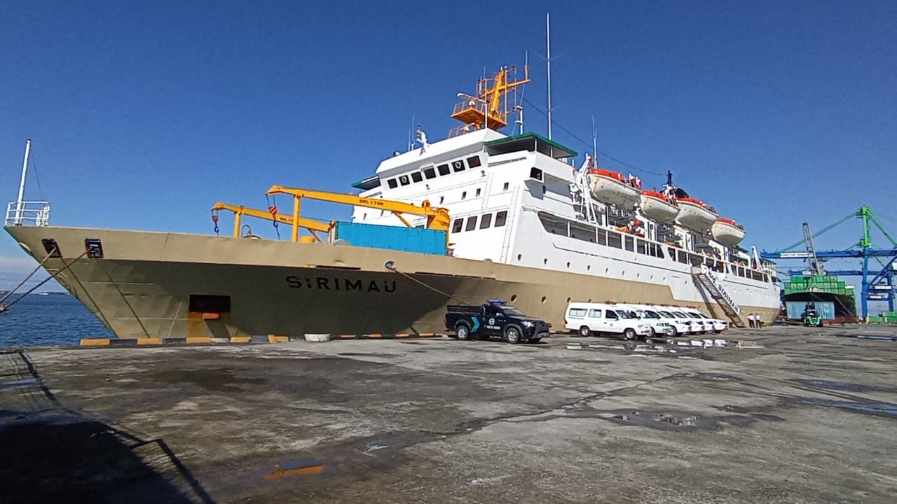 KM-Sirimau-tiba-di-Dermaga-Kota-Sorong.jpg