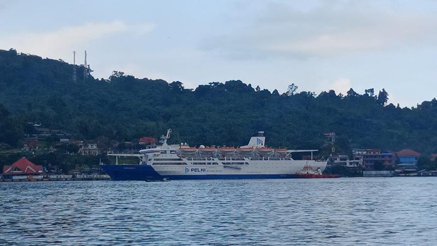Kapal-Pelni-memasuki-Pelabuhan-Manokwari-Papua-Barat-Minggu-14122025.jpg