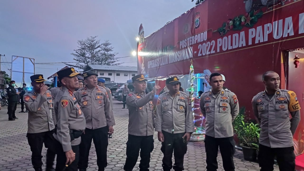 Kapolda-Papua-Barat-Irjen-Pol-Daniel-Tahi-Monang-Silitonga-memastikan-kondisi.jpg