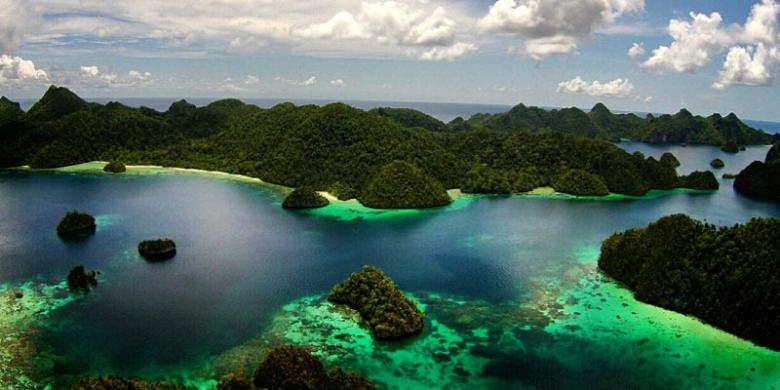 Kepulauan-Wayag-di-Raja-Ampat-Papua-Barat.jpg