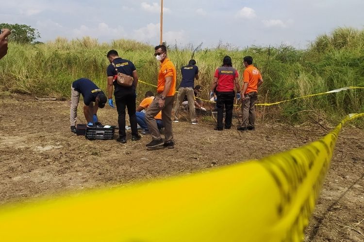Lokas-kejadian-jenazah-yang-terbakar-di-Kawasan-Pantai-Marina-Semarang-Jumat-992022.jpg