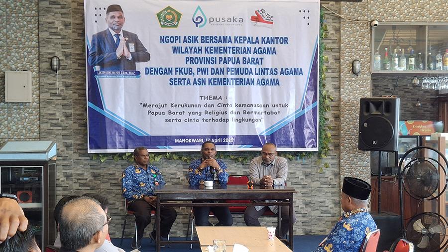 Luksen-Jems-Mayor-memberikan-keterangan-tentang-ekologi.jpg