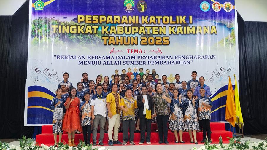 Luksen-Jems-Mayor-menghadiri-Pesta-Paduan-Suara-Gerejani.jpg