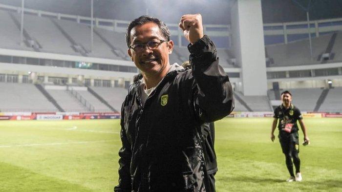 Pelatih-Persebaya-Surabaya-Aji-Santoso.jpg