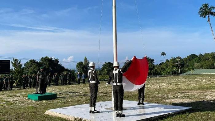 Pengibaran-bendera-Merah-Putih-saat-upacara-di-Korem-182JO-di-Fakfak.jpg
