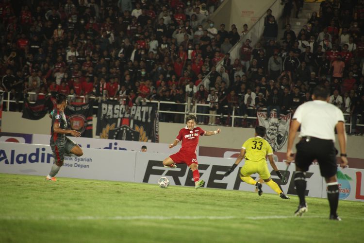 Persis-Solo-vs-Madura-United-di-Stadion-Manahan.jpg