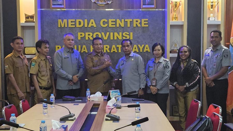 Piet-Bukorsyom-berkoordinasi-dengan-Pemerintah-Provinsi-Papua-Barat-Daya.jpg