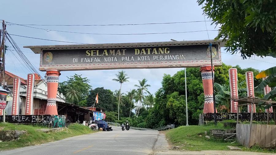 Potret-vandalisme-di-Gapura-Selamat-Datang-di-Dulanpokpok.jpg