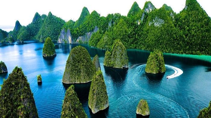 Raja-Ampat-Papua-Barat.jpg