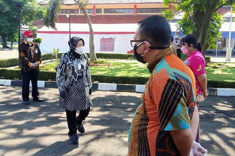Mensos Risma Marah karena Pegawainya Tak Bantu Dapur Umum: Ayolah Peduli, Jangan Jadi Priyayi