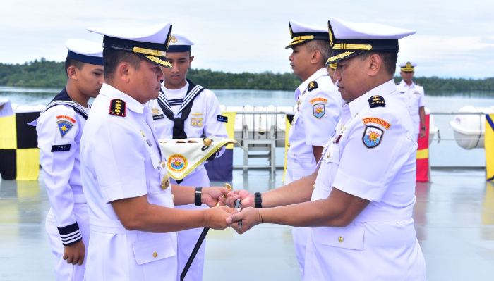Sriadi Gantikan Rizkal Fadlul Komandan KRI Teluk Wondama-527, Dansatfib Koarmada III Pimpin Sertijab