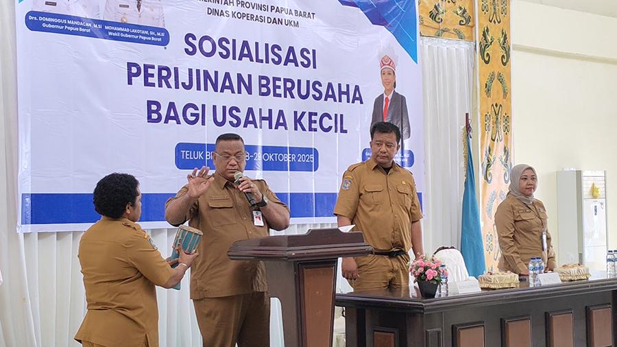 Sosialisasi-Perizinan-Berusaha-bagi-UMKM-di-Teluk-Bintuni.jpg