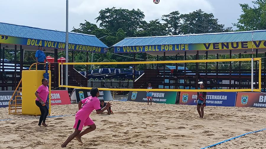 Ini Juara Kejurda Voli Pantai Papua Barat Kategori Putri 4x4, Menang 2 Set Langsung di Final