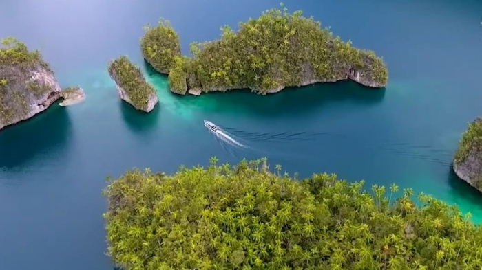 Wisata-Papua-Barat-Teluk-Triton-di-Kabupaten-Kaimana-3.jpg