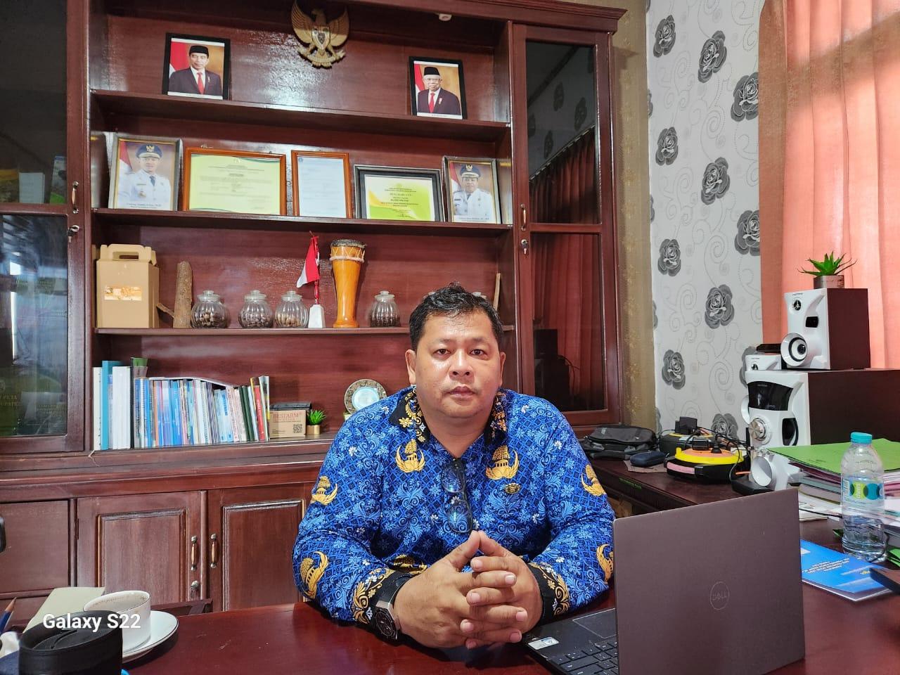 Disbun Fakfak Buka Stand Produk Hilirisasi Pala dan Minyak Kayu Putih di Reuni Akbar Smansa